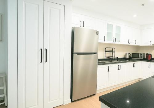 DreamShoma- Super Spacious 1BR Lake View, Dubai (photo 5)