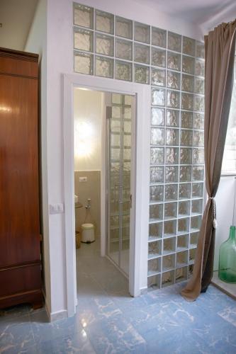 Studio Apartment image 10