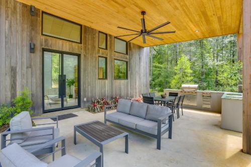 65 Acres: Secluded 'Avian Acres' Cabin w/ Trails! in Wiergate
