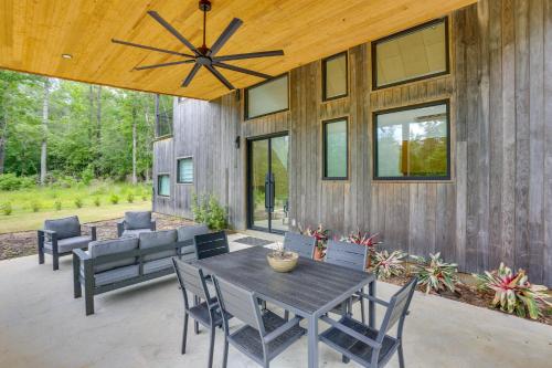 65 Acres: Secluded 'Avian Acres' Cabin w/ Trails! in Wiergate
