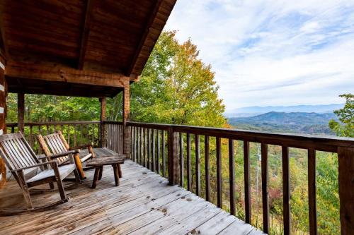 View! Private Studio Cabin,Hot Tub,RELAX,Honeymoon thumb 3