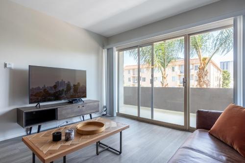 Brentwood 2BR w Outdoor Pool nr shops LAX-146, Los Angeles (fotografie 2)