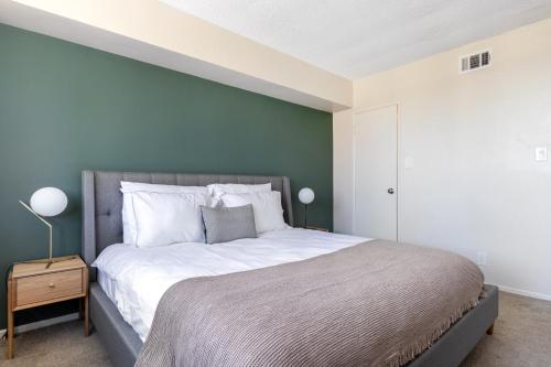 Brentwood 2BR w Outdoor Pool nr shops LAX-146, Los Angeles (fotografie 7)