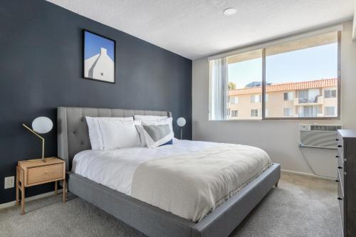Brentwood 2BR w Outdoor Pool nr shops LAX-146, Los Angeles (fotografie 9)