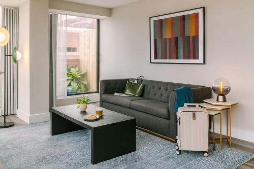 One-Bedroom Apartment with King and Sofa Bed and Terrace
