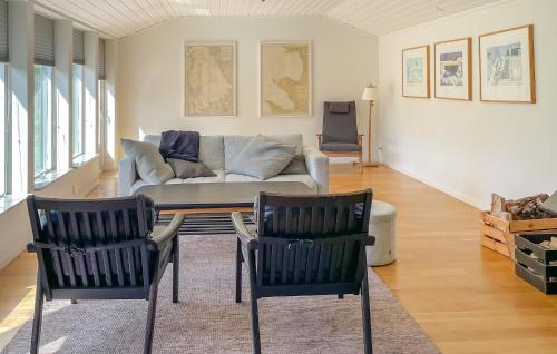 Nice Home In Halmstad With Wifi in 튈로산드
