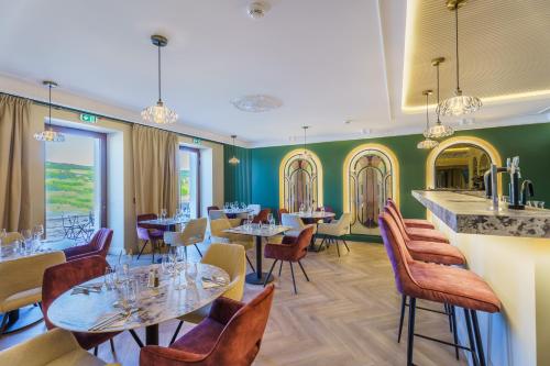 Quintuple Room