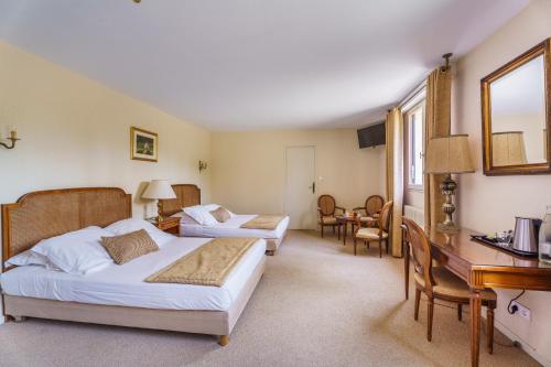 Quintuple Room