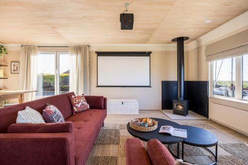 Stunning Waterfront, Wood Fired Hot Tub, Projector & Log Burner