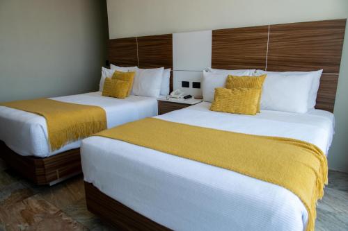 Double Room with Two Double Beds room in HVH by Yaxché