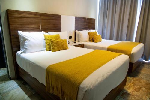 Double Room with Two Double Beds image 7