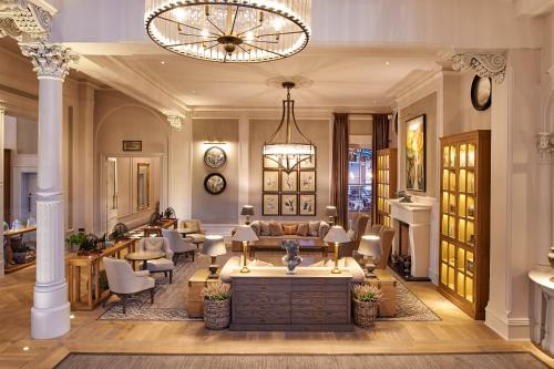 Előcsarnok, The Milner York formerly the Principal York near Gardens Lodge Múzeum