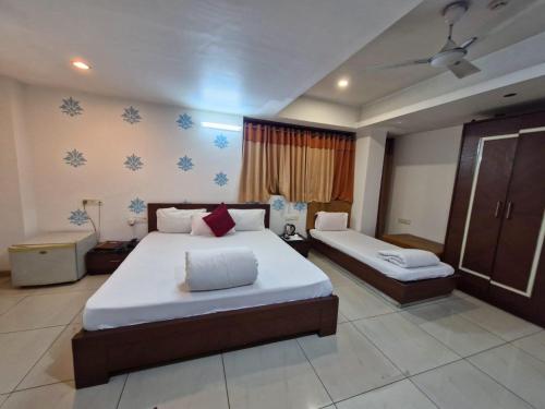Hotel Kalinga Lake View – Ahmedabad, TN