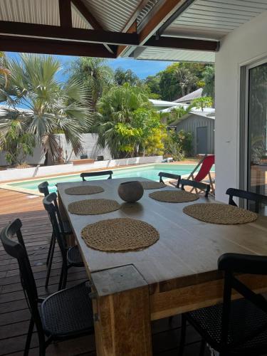 Red tree villa in 雷米爾蒙喬利