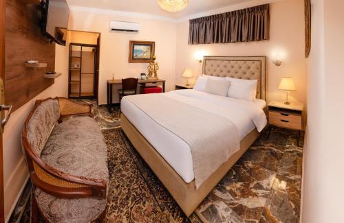 Superior Double Room image 9