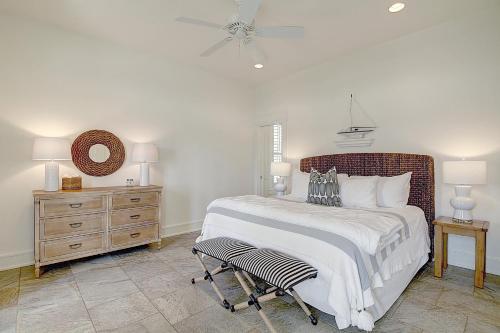 Hook, Wine & Sinker 133 SE in Port Aransas, USA