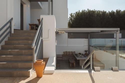 Iekārtas, Cedar Forest Alyko Oceanfront 4BR Villa with Private Heated Pool & Beach Access in Pirgaki