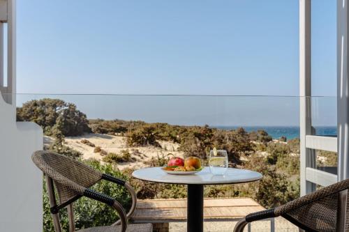 Skats, Cedar Forest Alyko Oceanfront 4BR Villa with Private Heated Pool & Beach Access in Pirgaki