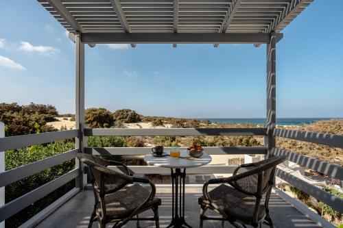 Balkons/terase, Cedar Forest Alyko Oceanfront 4BR Villa with Private Heated Pool & Beach Access in Pirgaki