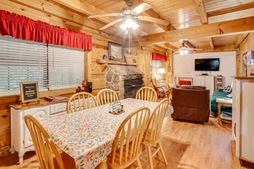 Cozy Tellico Plains Cabin with Large Mountain Creek! in Tellico Plains, USA