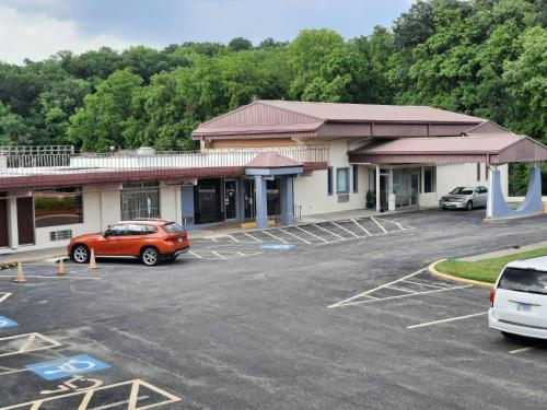 Americas Best Value Inn Moline - image 4