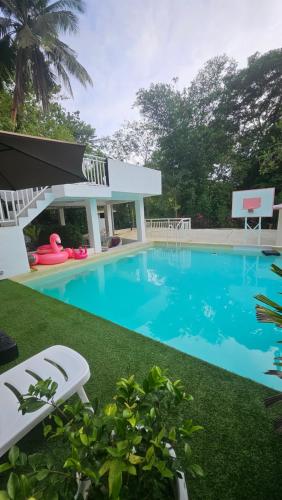 Family Studio - Pool, Kitchen & Netflix - Mountain & Pool Views - Nature Stay Near Underground River & Fireflies - With Onsite Restaurant & Free Billiards - Perfect Stop Between El Nido and Puerto City, Puerto Princesa