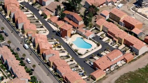 Pavillon pour 4 personnes dans une résidence avec piscine - image 2