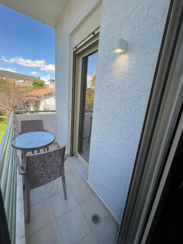 발코니/테라스, Annabell Houses & Rooms Raches in 라카이