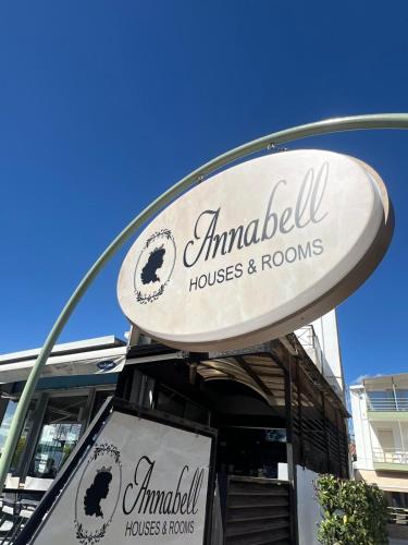 Annabell Houses & Rooms Raches in 라카이