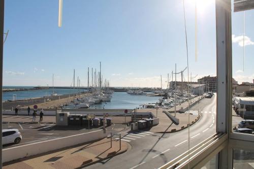 Studio confortable avec vue mer et port - image 5