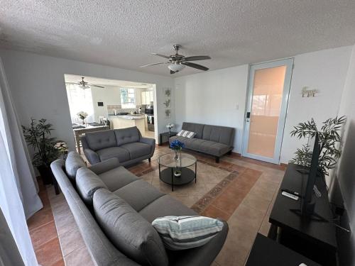 Large 1 Bedroom Apt with 2 balconies and Pool in Isabela