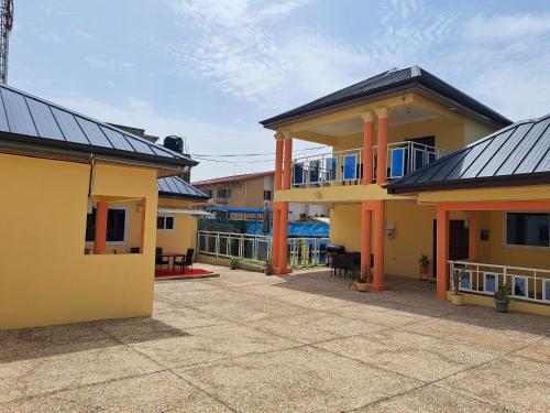 Pool House Retreat in Accra in ชอร์กอร์