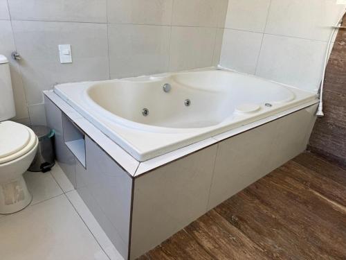 Suite confortavel com banheira in Sao Francisco Xavier