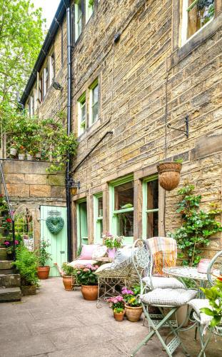 外部景觀, Historic, Hidden, Cosy, Log Burner, 10mins walk to Holmfirth in 霍姆弗斯
