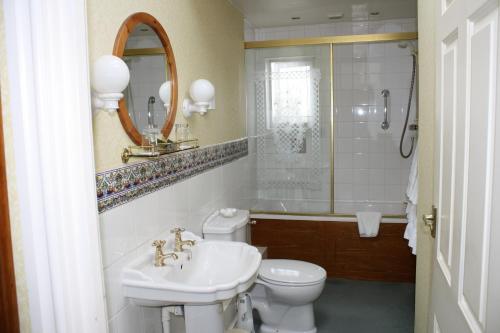 Holmwood House Guest Accommodation - image 3
