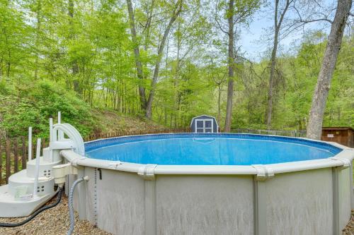 Walk to River: Loudonville Retreat w/ Hot Tub! in Loudonvilla (OH)