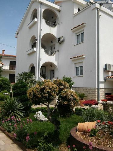  Guest house Garfild 2 in Novi Vinodolski