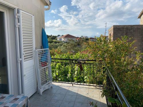 Skats, Marko Apartment in Sreser