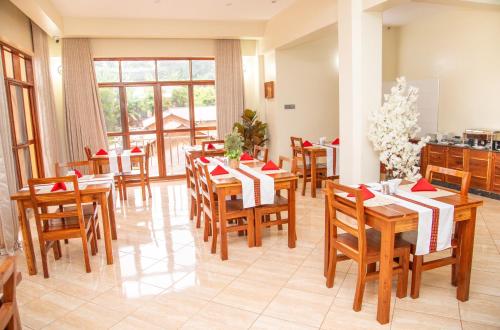 Restaurant, Skylark Hotel in Karatu