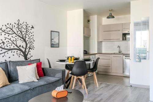 Kitchen, Charming, Paris in 15 minutes, private Parking in Creteil