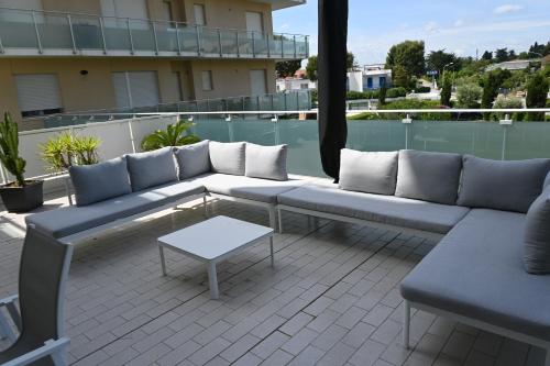 M438 - Marcelli, trilocale con ampia terrazza a 30mt dal mare