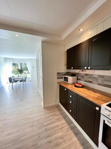 кухня, 10 bedro House 50 km Fra Oslo 1866 Båstadveien 870 (10 bedro House 50 km Fra Oslo 1866 Bastadveien 870) in Сарпсборг