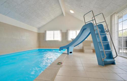 Úszómedence, Beautiful Home In Grenaa With Sauna in Grena