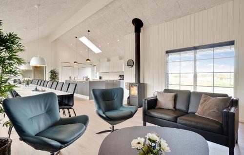 Étterem, Beautiful Home In Grenaa With Sauna in Grena