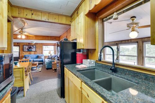 Walk to Wyalusing Beach: Cabin w/ River View! in McGregor (IA)