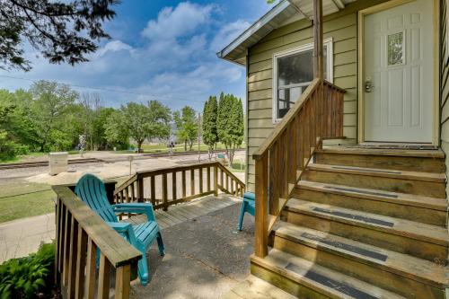 Walk to Wyalusing Beach: Cabin w/ River View! in McGregor (IA)