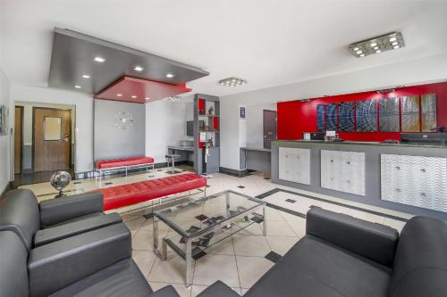 大堂, 貝斯特韋斯特羚羊酒店及套房 (Best Western Antelope Inn & Suites) in 雷德布拉夫