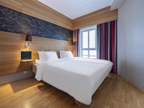 1 queen bed, 1 twin bed, 1 sofa bed