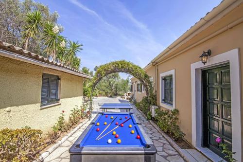 Eight-Bedroom Villa image 7
