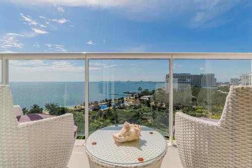CORAL Beachfront 2BDR with pool by Casa Paraiso, Cancún (fotografie 6)